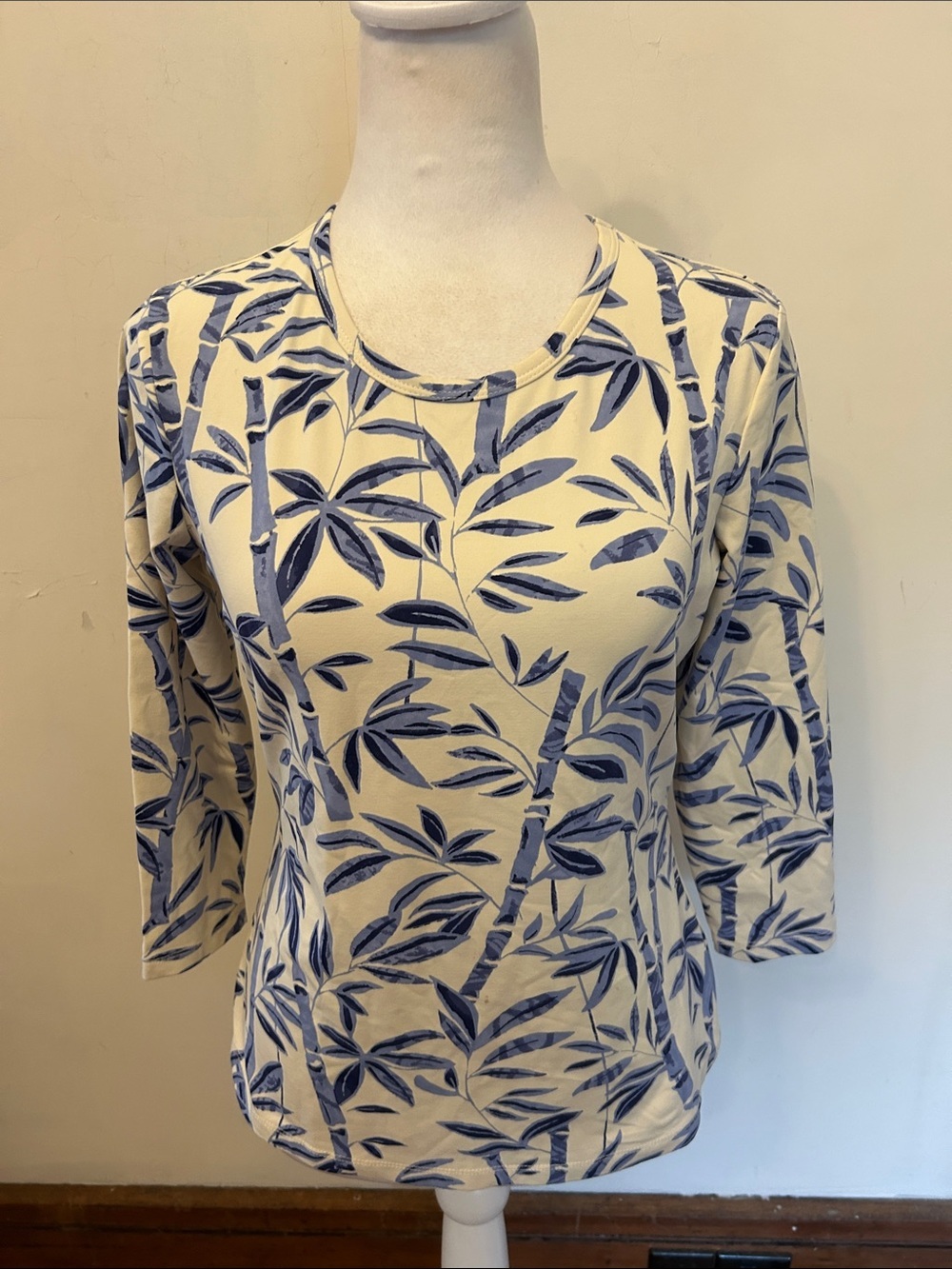 J McLaughlin  Blue Leaf-Print Long Sleeve Top Size S EUC